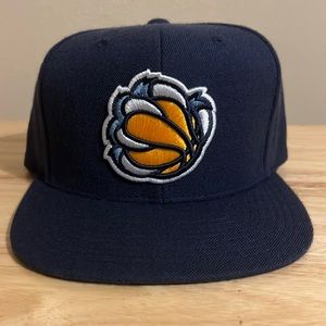 Vintage Mitchell and Ness Memphis Grizzlies snapback